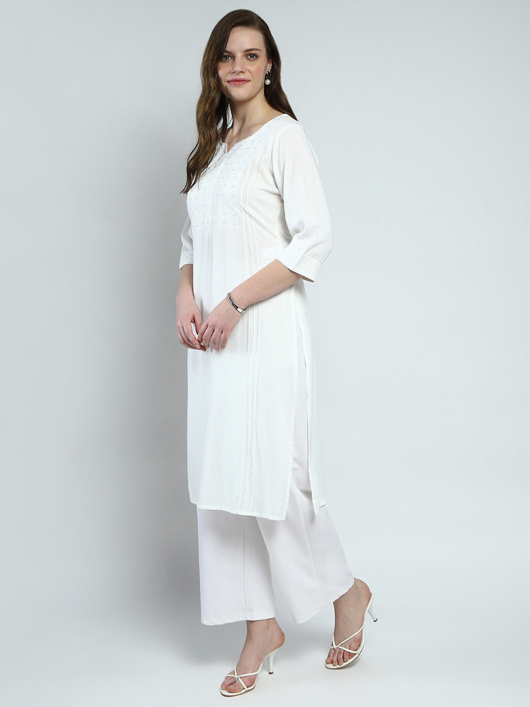 Women White Solid Round Neck 3/4th Sleeve Kurti