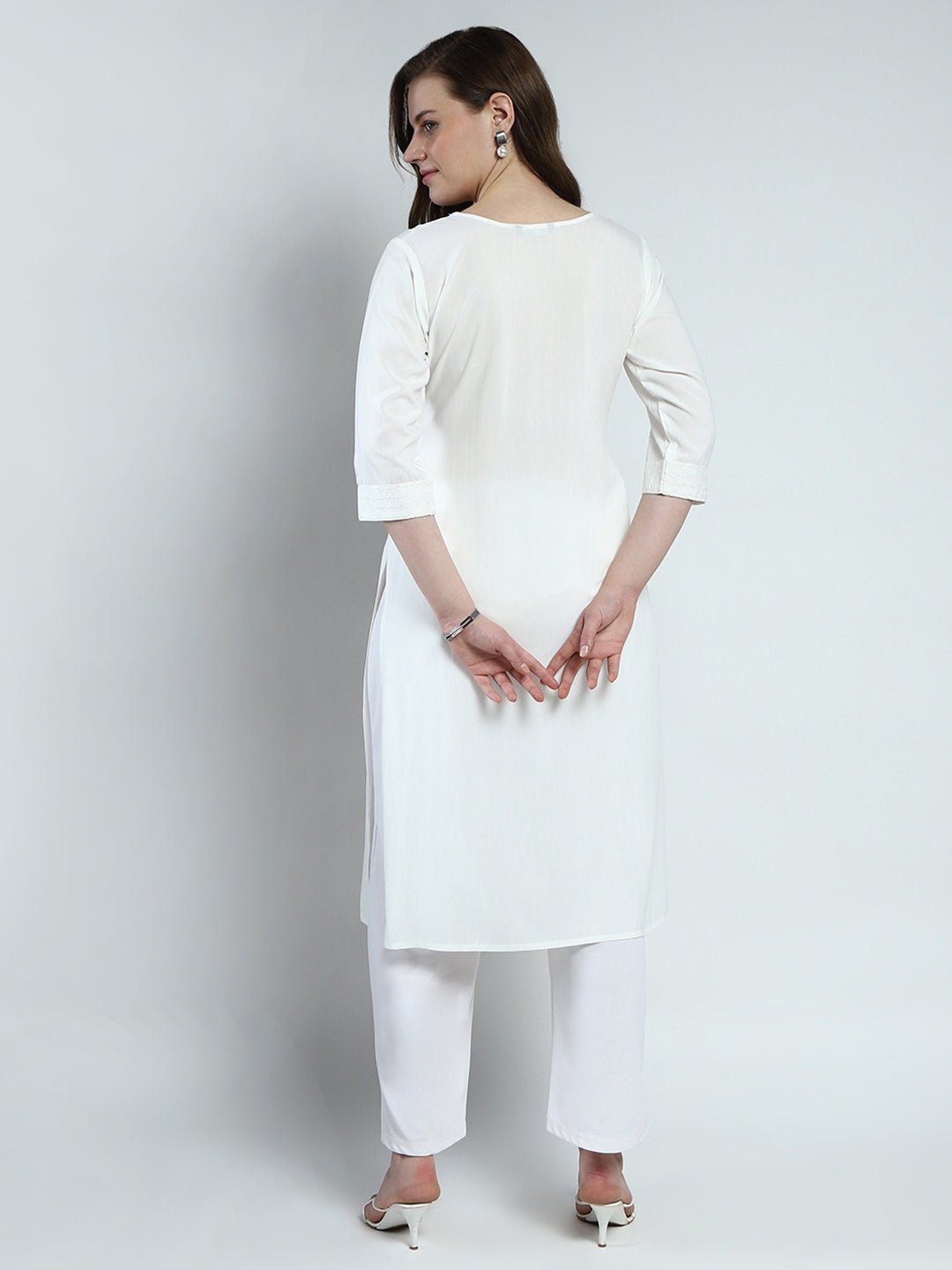 Women White Solid Round Neck 3/4th Sleeve Kurti