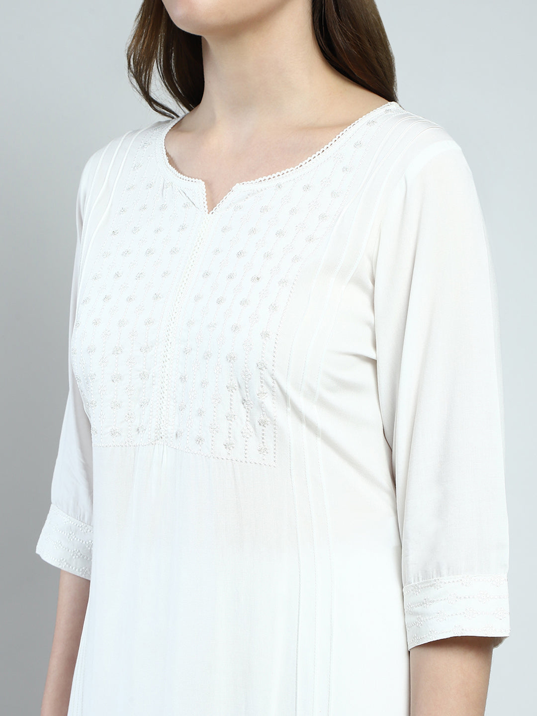 Women White Solid Round Neck 3/4th Sleeve Kurti