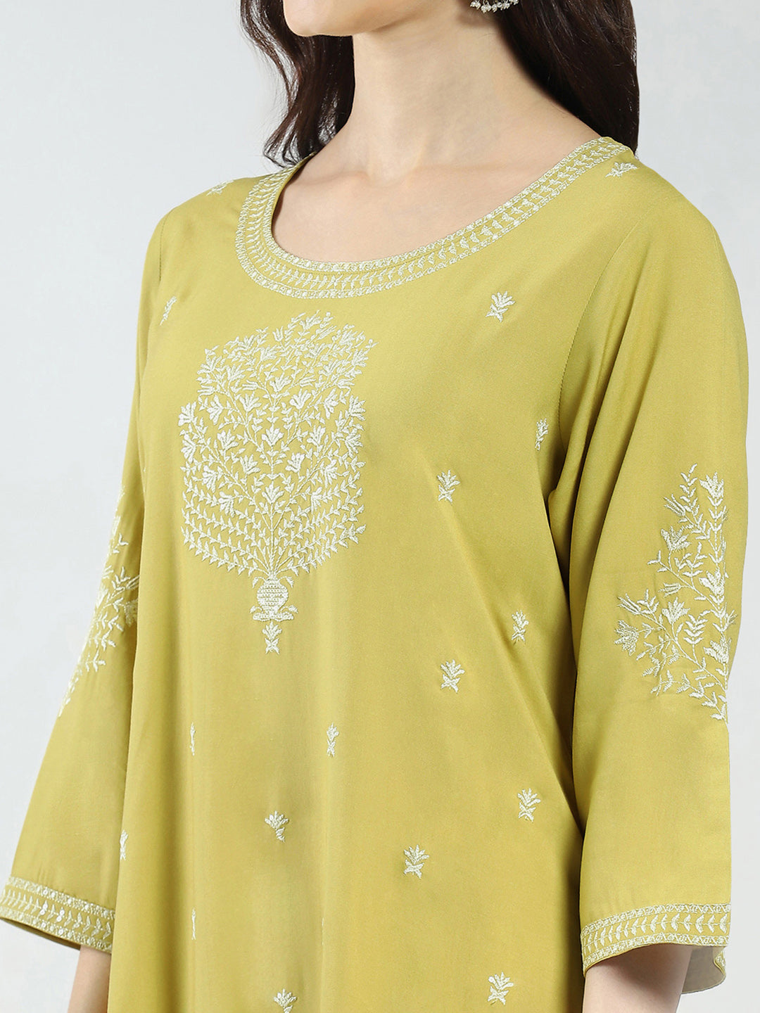 Women Green Self Design Round Neck 3/4th Sleeve Kurti