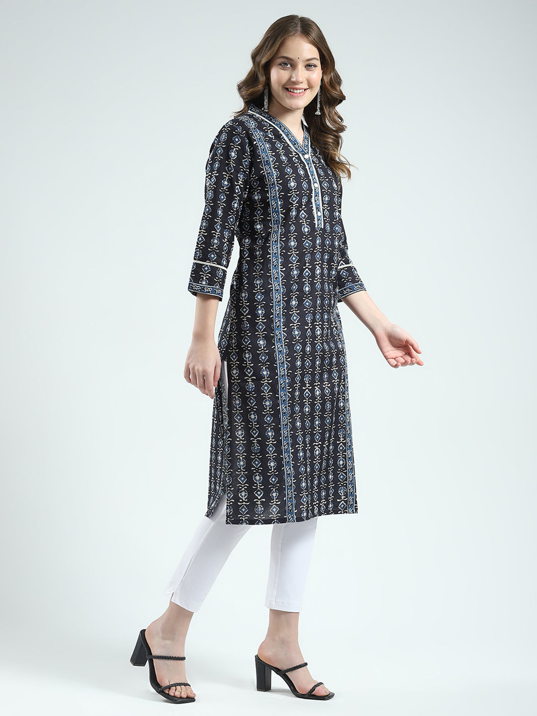 Women Navy Blue Printed V Neck 3/4th Sleeve Kurti