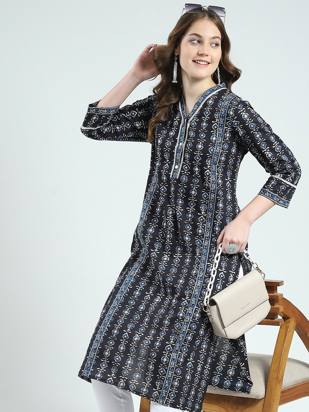 Women Navy Blue Printed V Neck 3/4th Sleeve Kurti