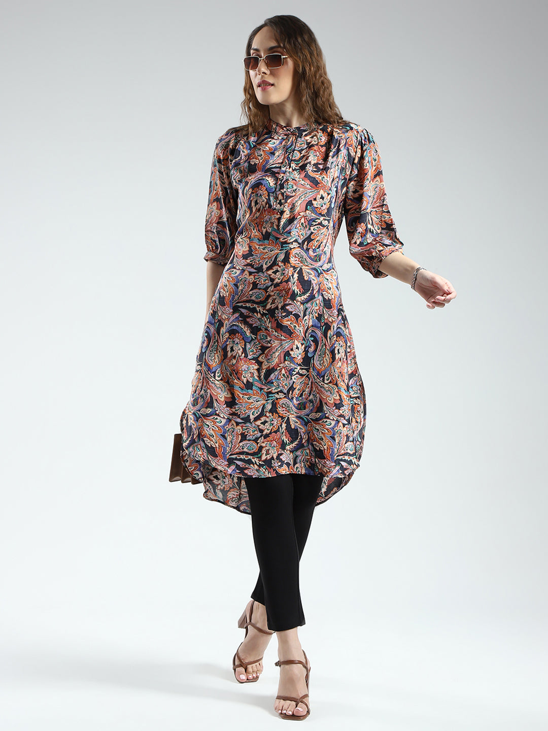 Women Navy Blue Solid Round Neck 3/4th Sleeve Tunic