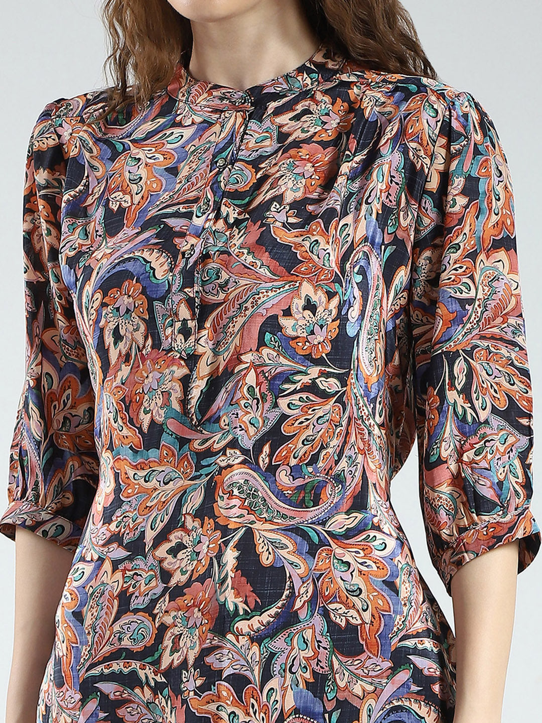 Women Navy Blue Solid Round Neck 3/4th Sleeve Tunic