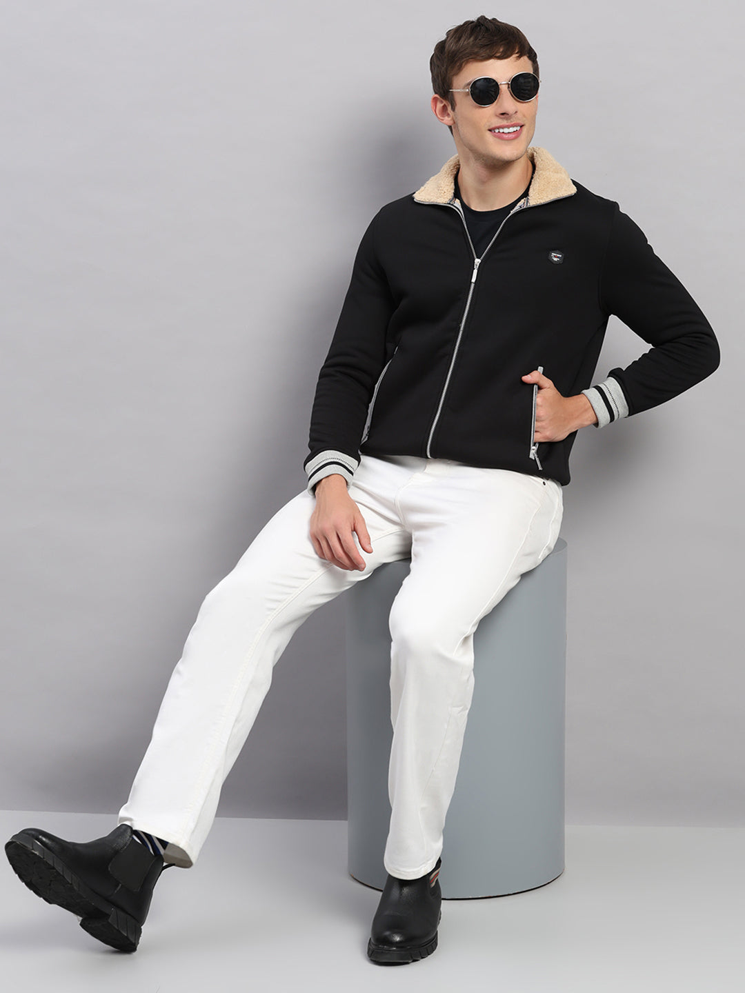 Men Black Solid Collar Full Sleeve Sweatshirt