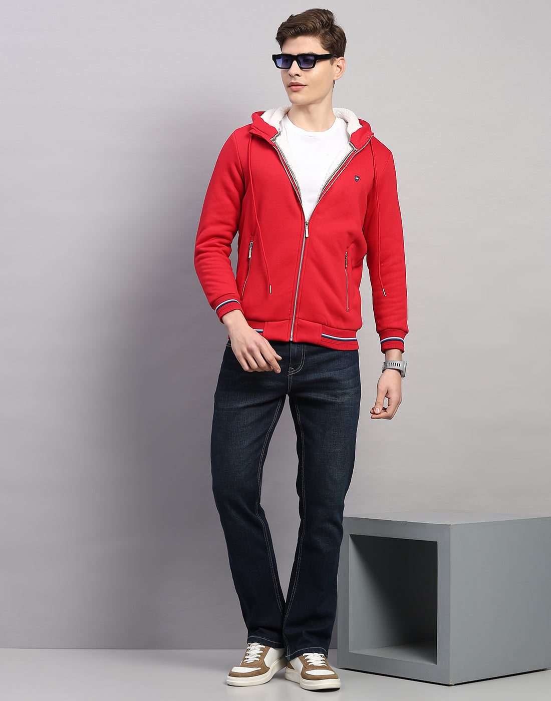 Men Red Solid Hooded Full Sleeve Sweatshirt