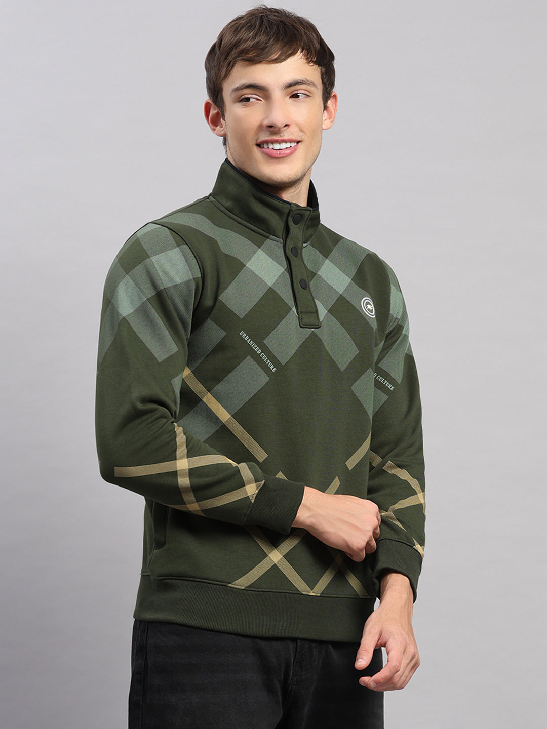 Men Green Solid Collar Full Sleeve Sweatshirt