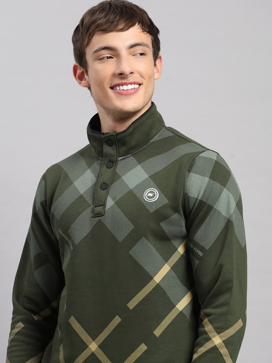 Men Green Solid Collar Full Sleeve Sweatshirt