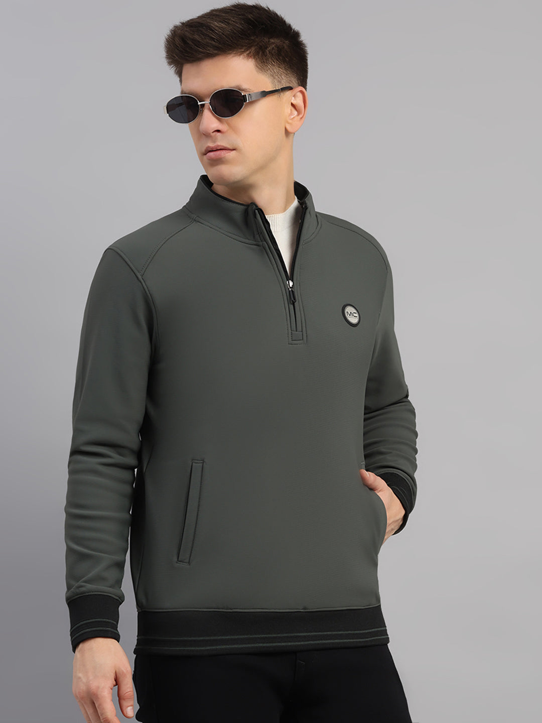 Men Green Solid Collar Full Sleeve Sweatshirt