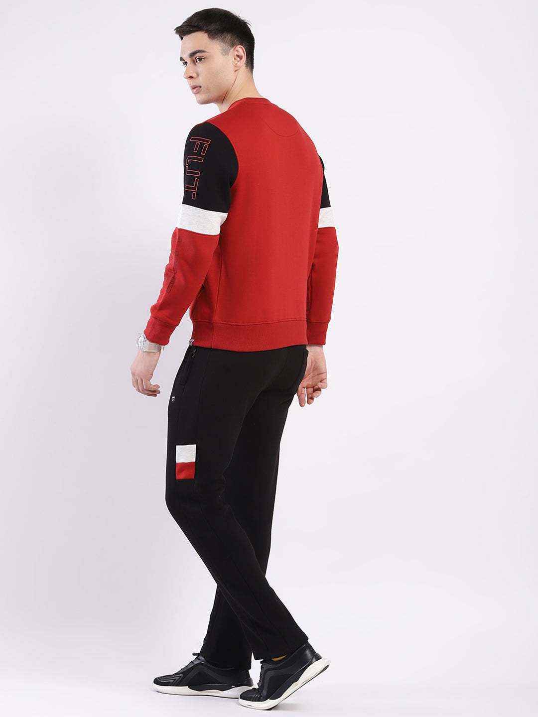 Men Maroon & Black Solid Round Neck Full Sleeve Winter Tracksuit