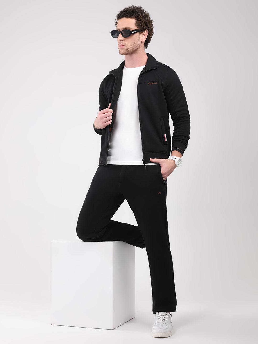 Men Black Solid Collar Full Sleeve Winter Tracksuit