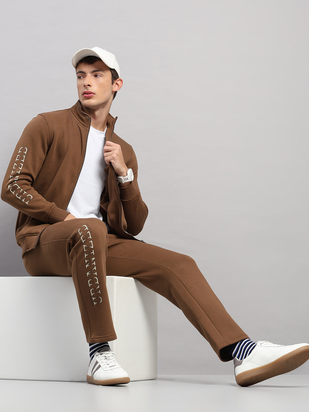 Men Brown Solid Collar Full Sleeve Winter Tracksuit