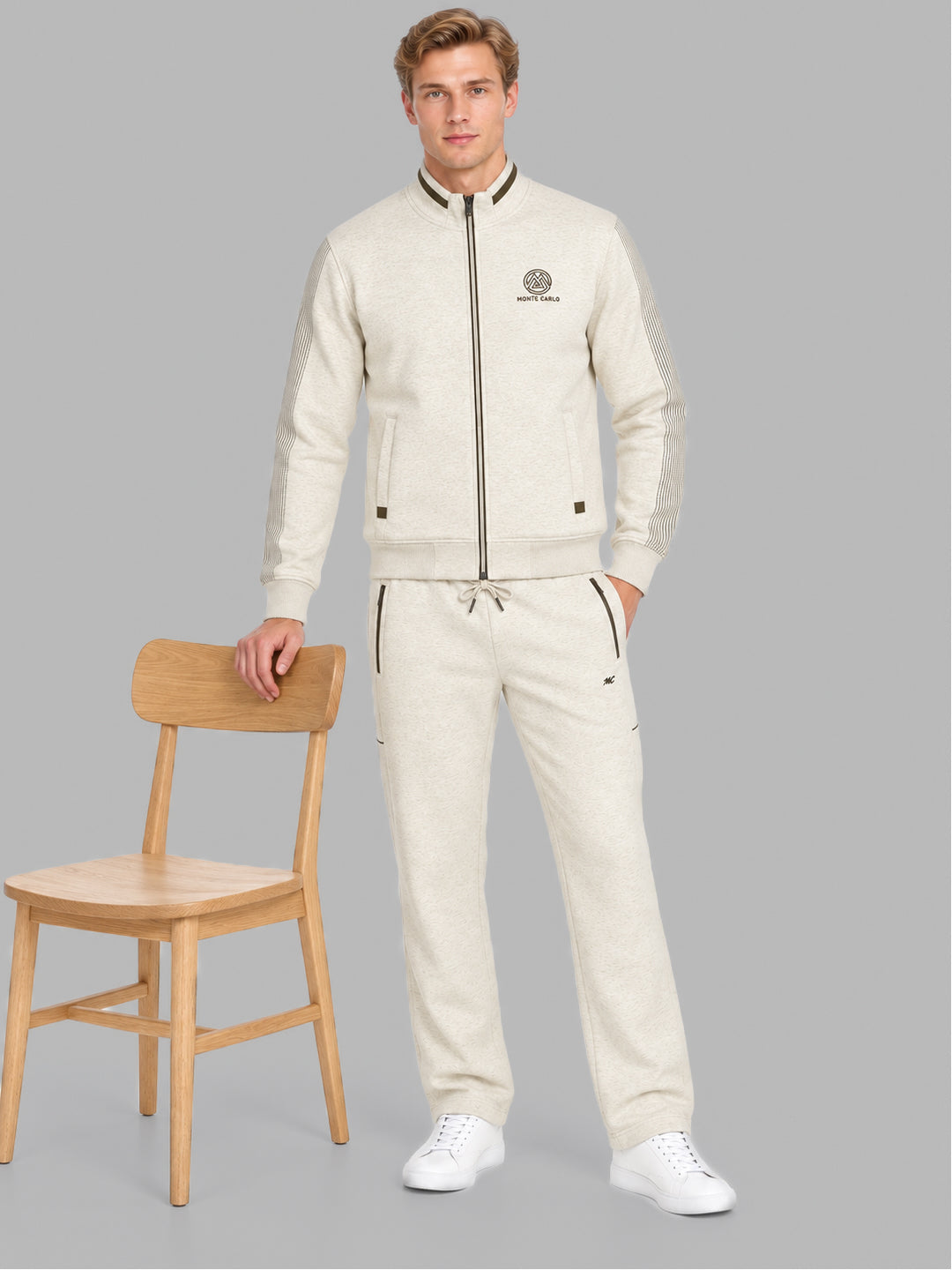 Men Camel Brown Solid Collar Full Sleeve Winter Tracksuit