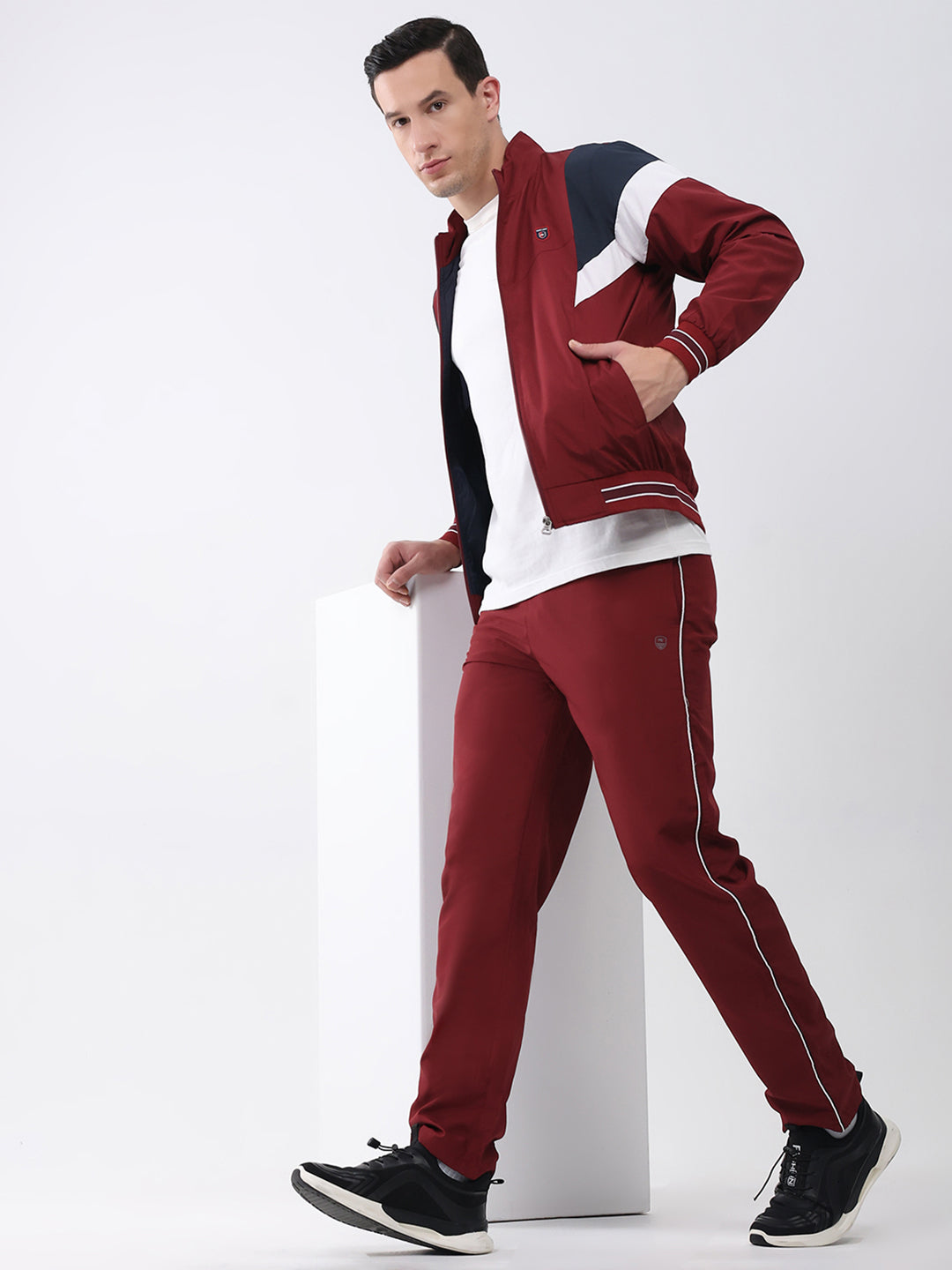 Men Maroon Solid Mock Neck Full Sleeve Winter Tracksuit