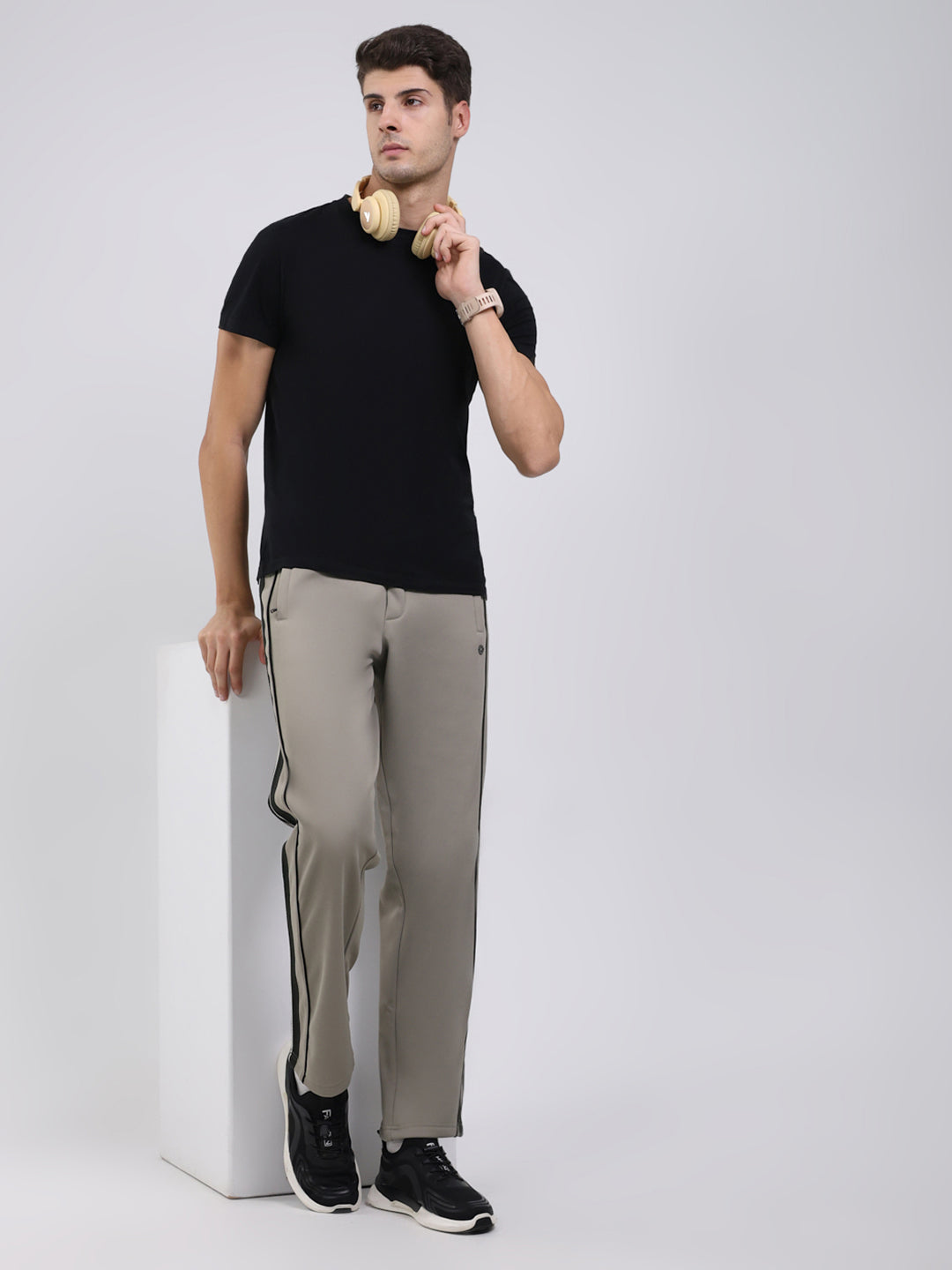 Men Green Solid Regular Fit Winter Lower