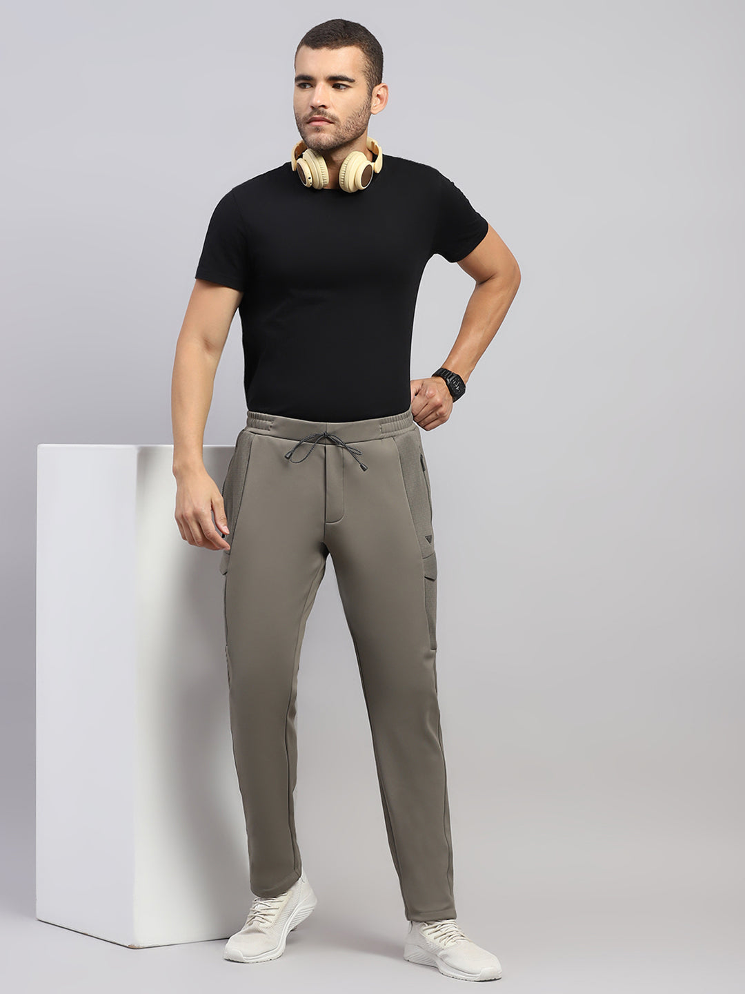 Men Olive Solid Regular Fit Winter Lower