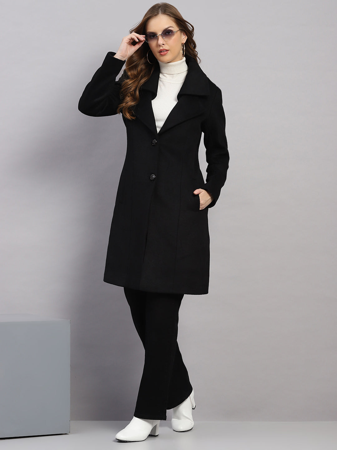 Women Black Solid Collar Full Sleeve Coat