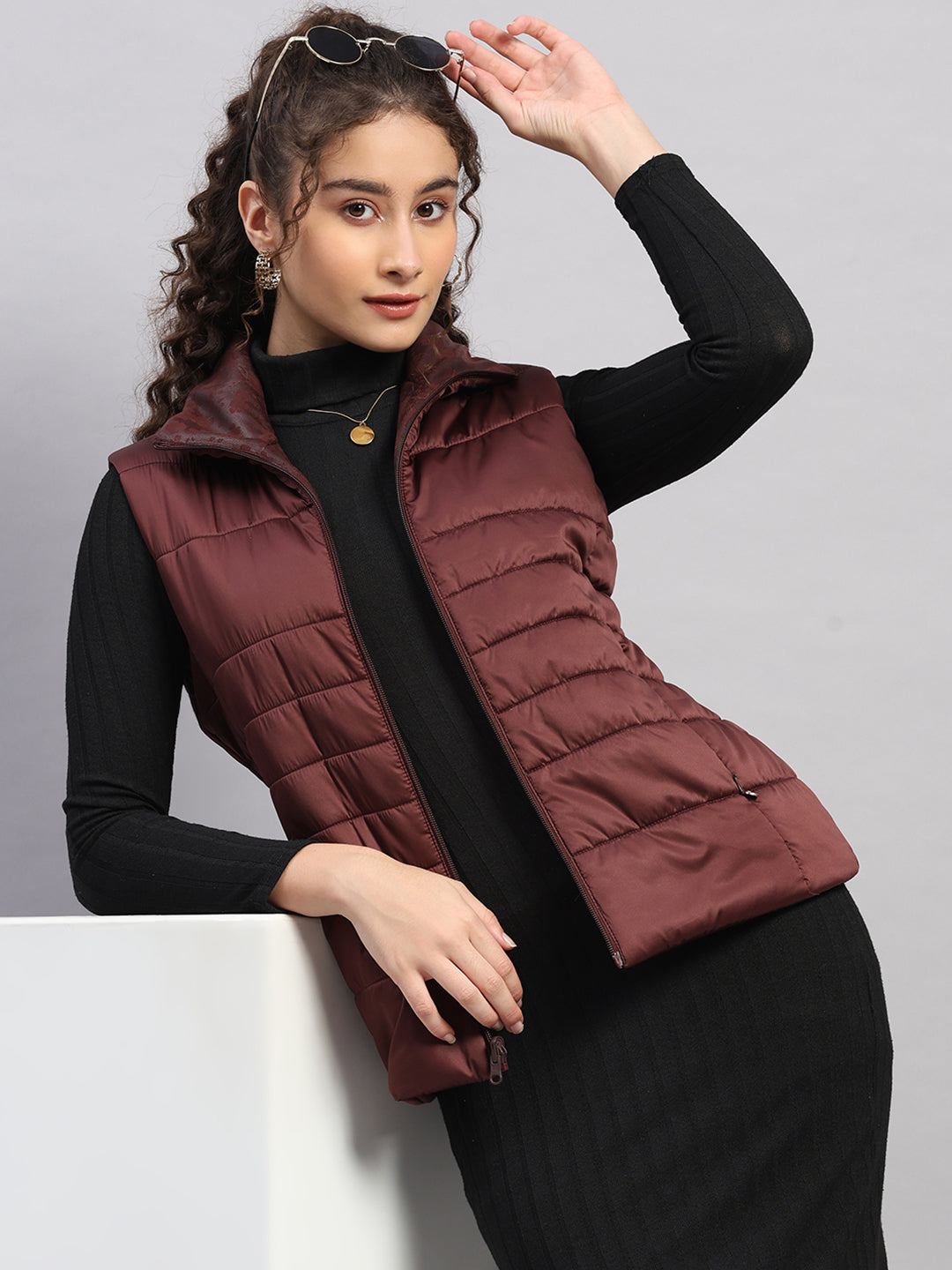 Women Burgundy Solid Collar Sleeveless Jacket