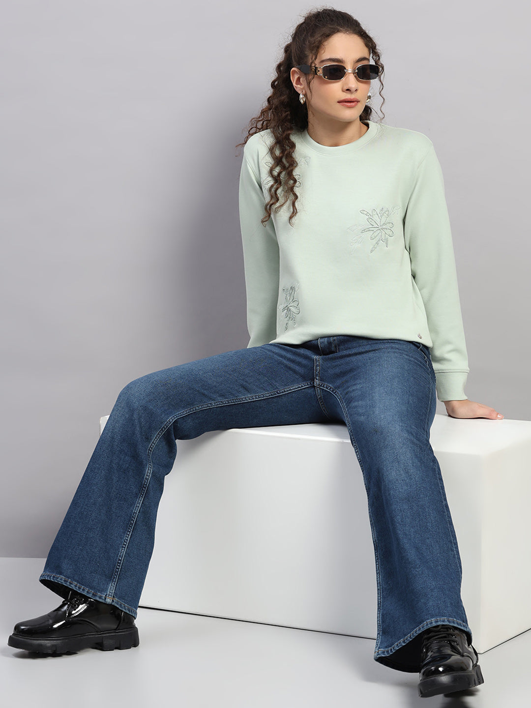 Women Green Embroidered Round Neck Full Sleeve Sweatshirt