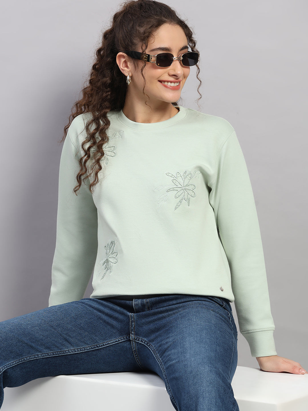 Women Green Embroidered Round Neck Full Sleeve Sweatshirt
