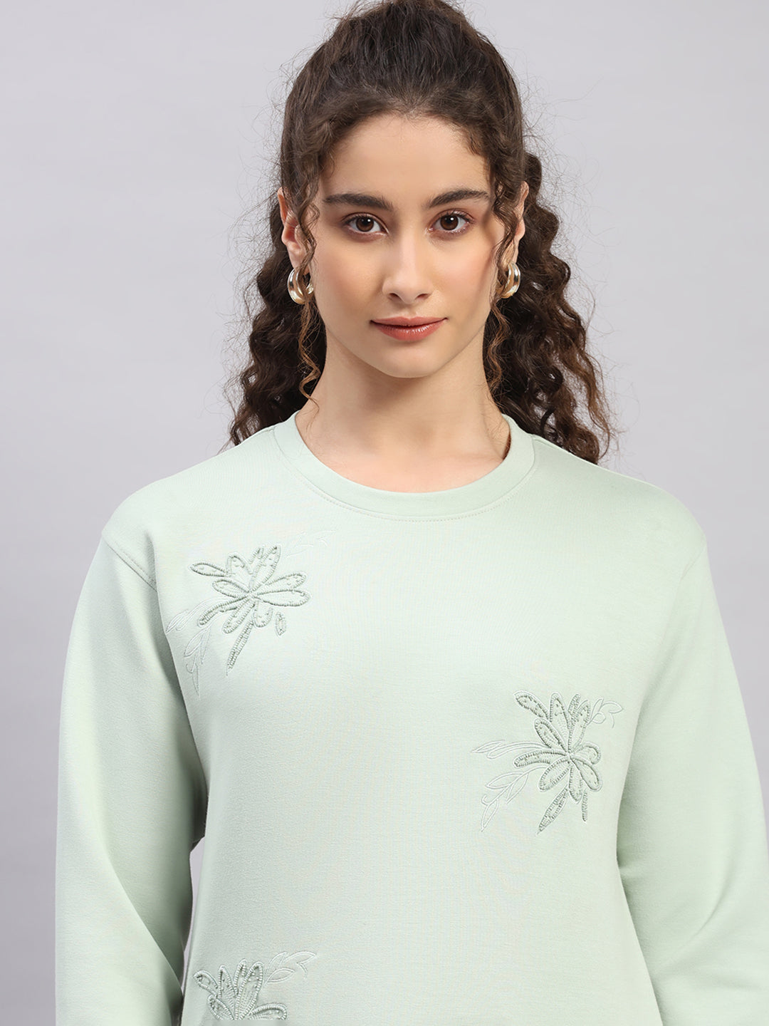 Women Green Embroidered Round Neck Full Sleeve Sweatshirt