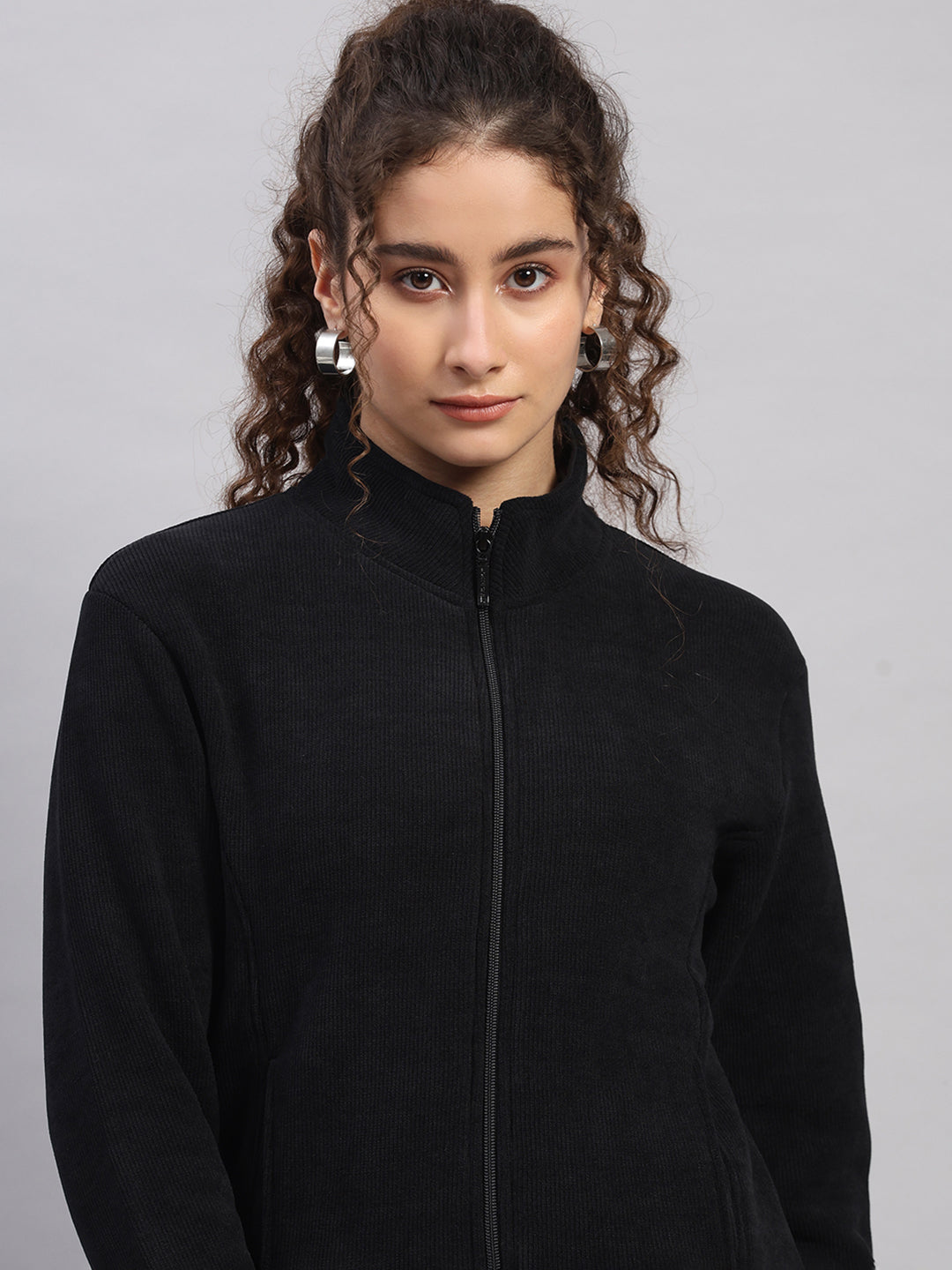 Women Black Solid Round Neck Full Sleeve Sweatshirt