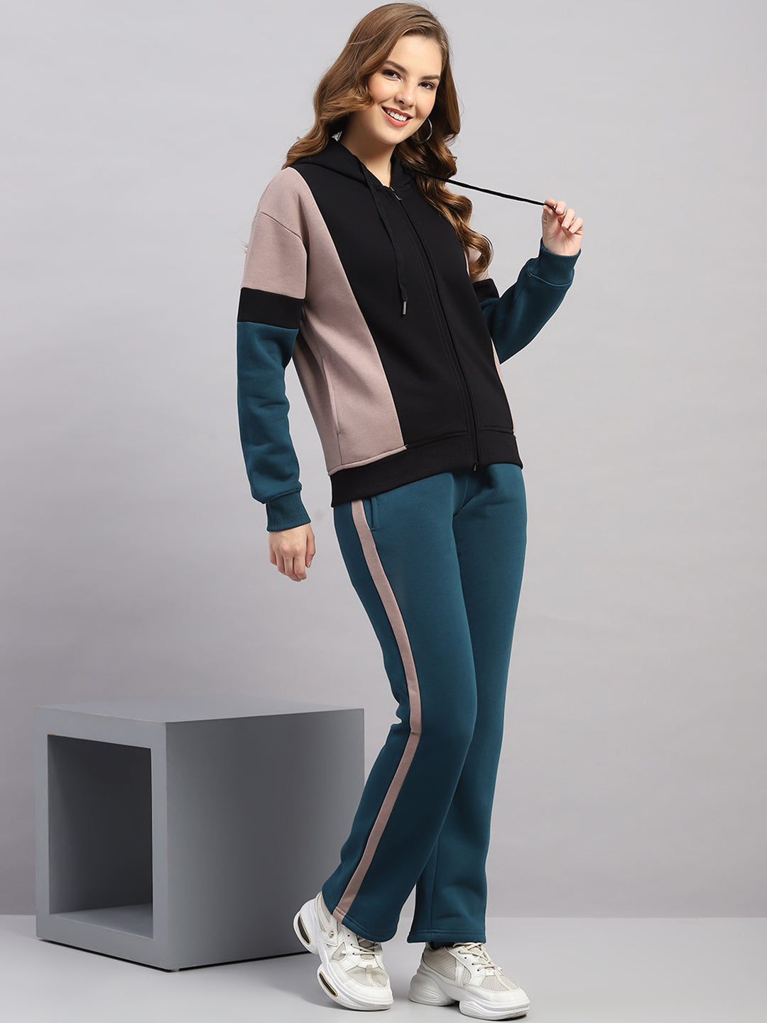 Women Black Printed Hooded Full Sleeve Winter Tracksuit