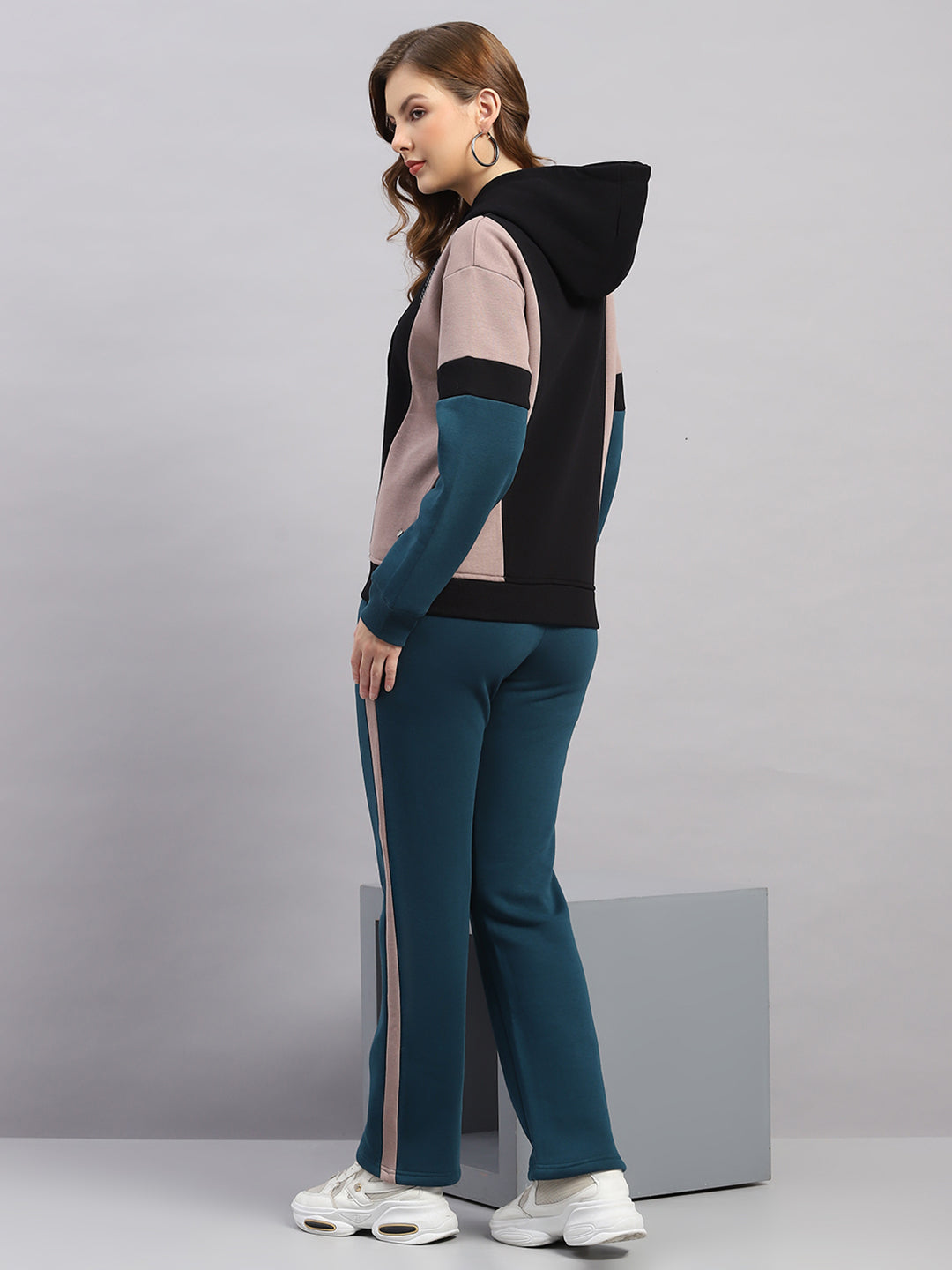 Women Black Printed Hooded Full Sleeve Winter Tracksuit