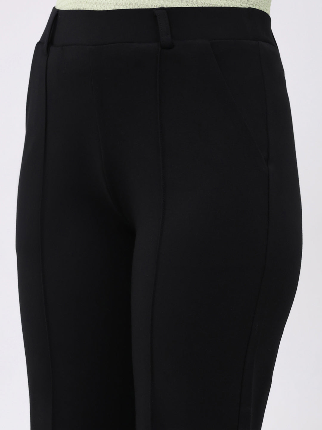Women Black Solid Regular Fit Jegging