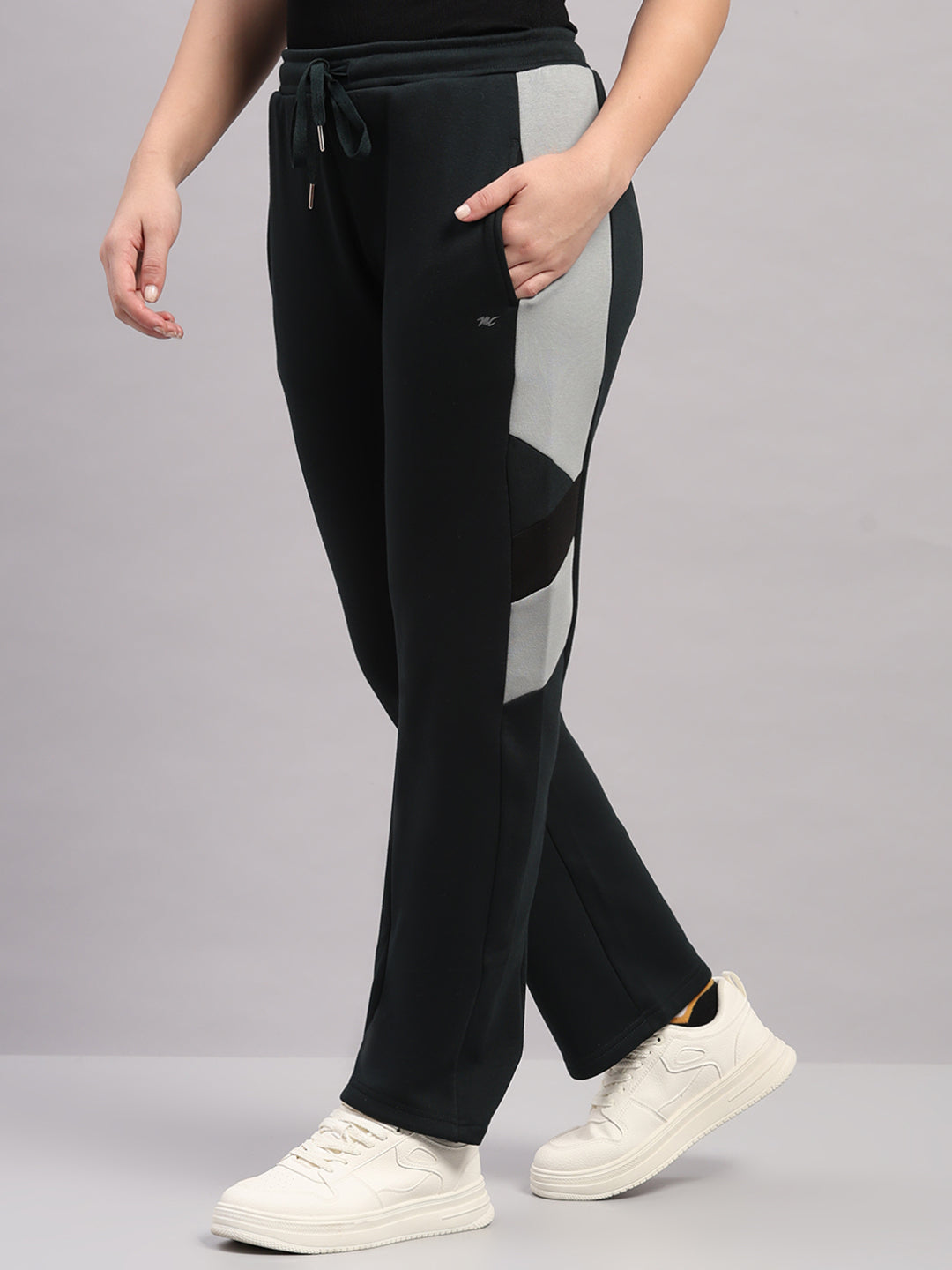 Women Dark Green Solid Regular Fit Winter Lower