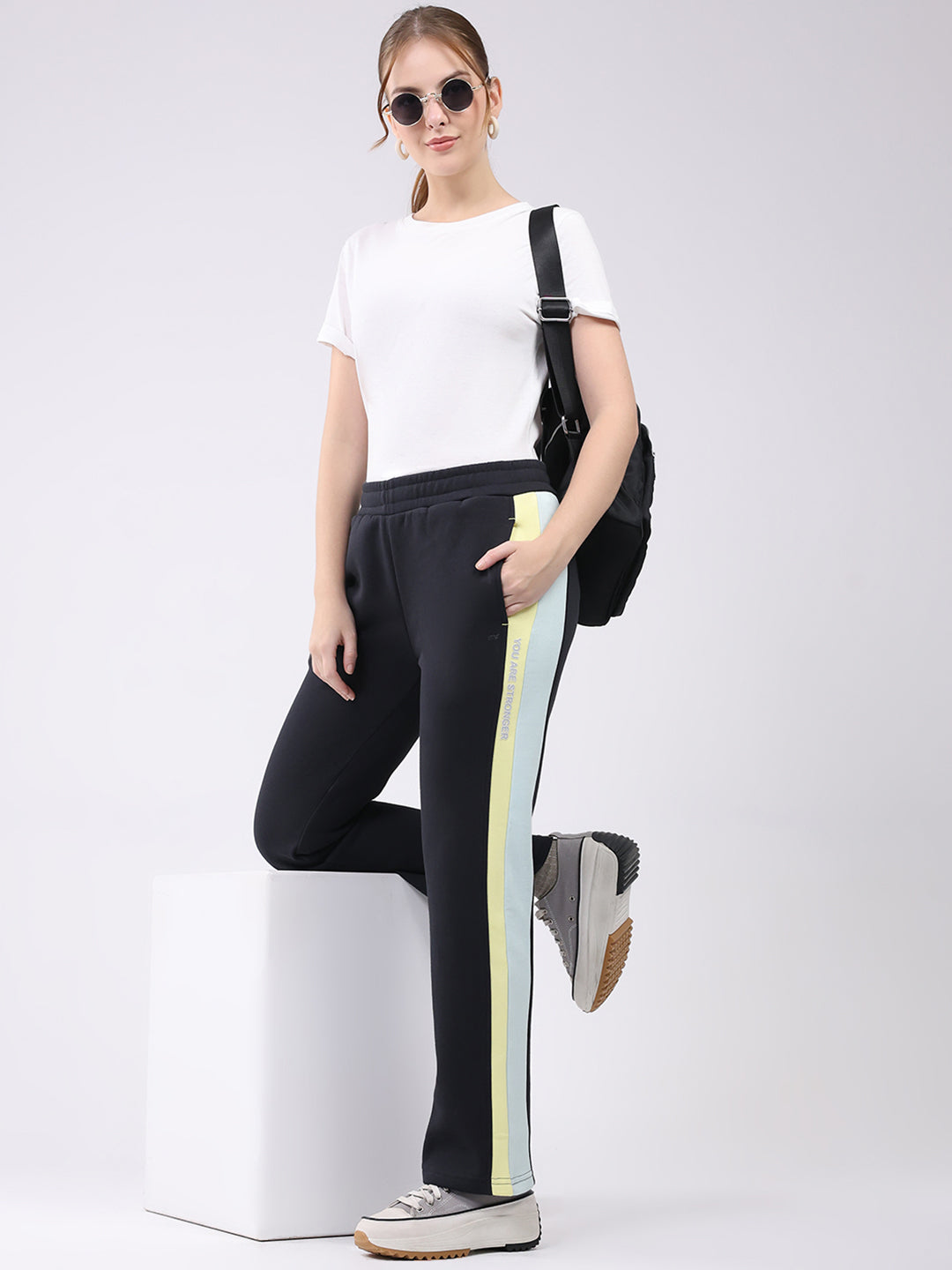 Women Navy Blue Printed Regular Fit Winter Lower