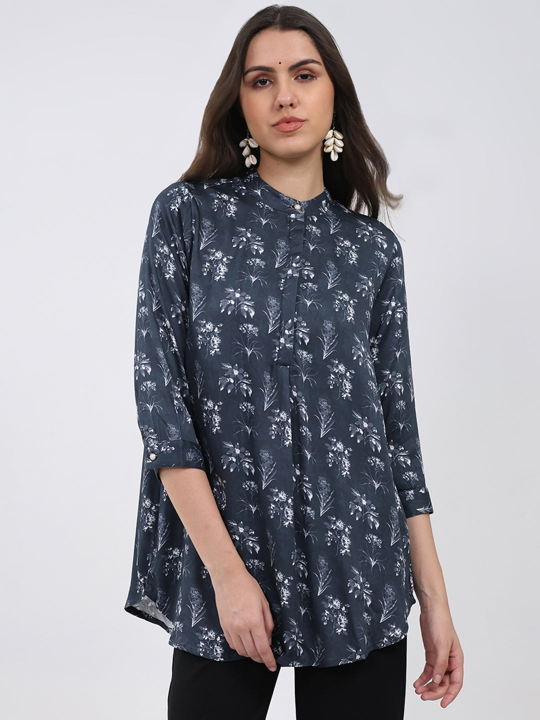 Women Grey Printed Round Neck 3/4th Sleeve Winter Kurti