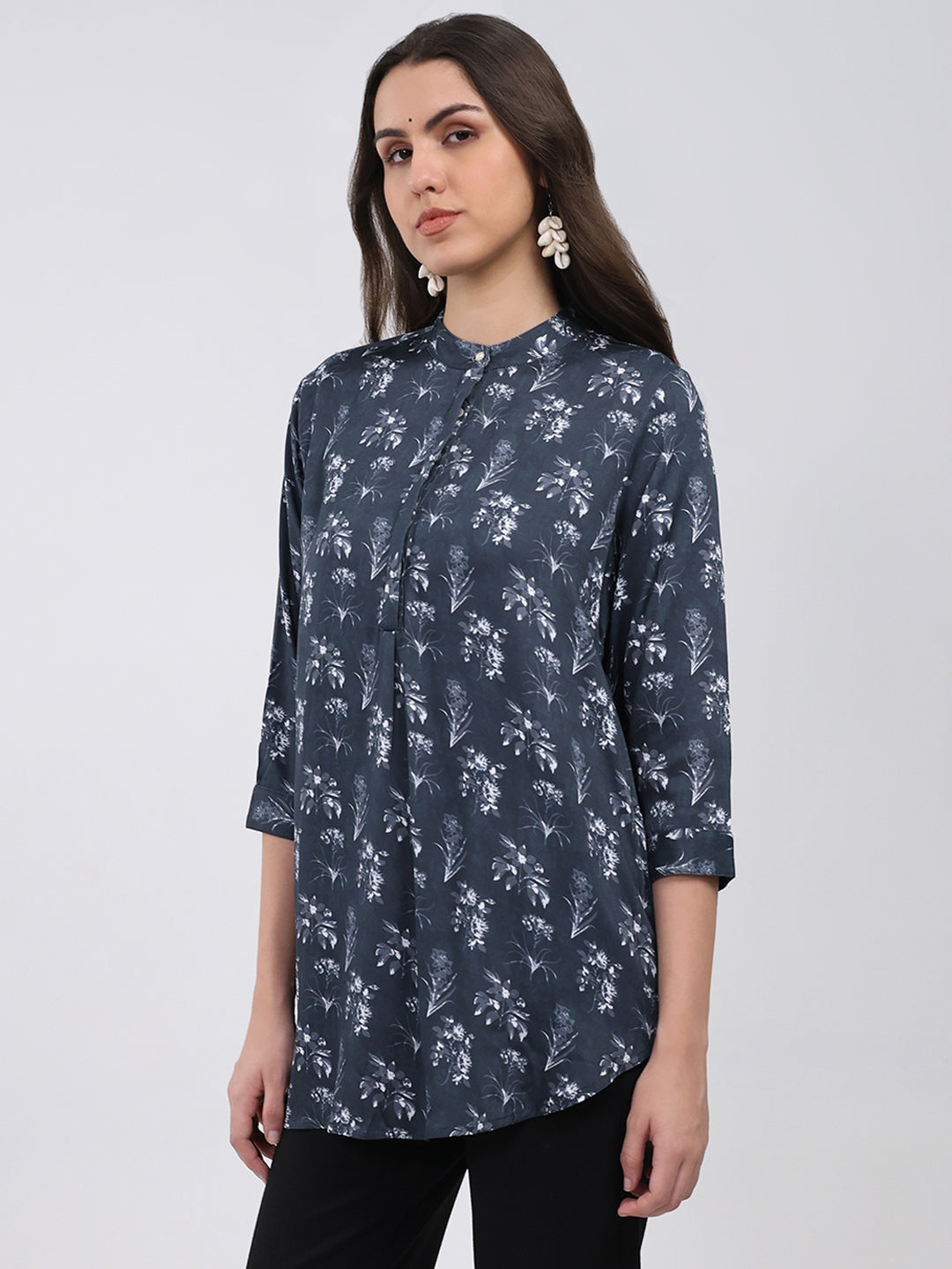 Women Grey Printed Round Neck 3/4th Sleeve Winter Kurti