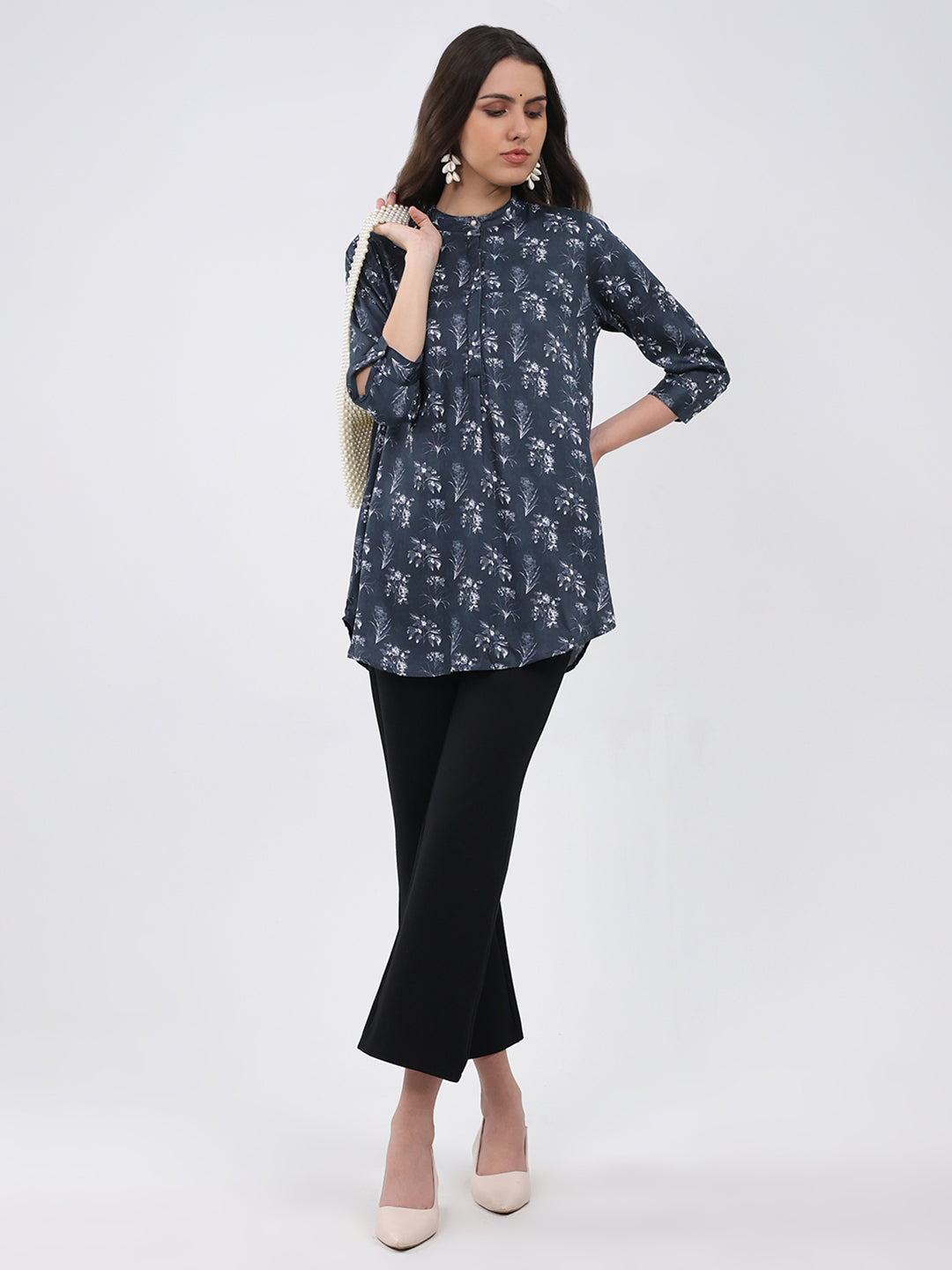 Women Grey Printed Round Neck 3/4th Sleeve Winter Kurti