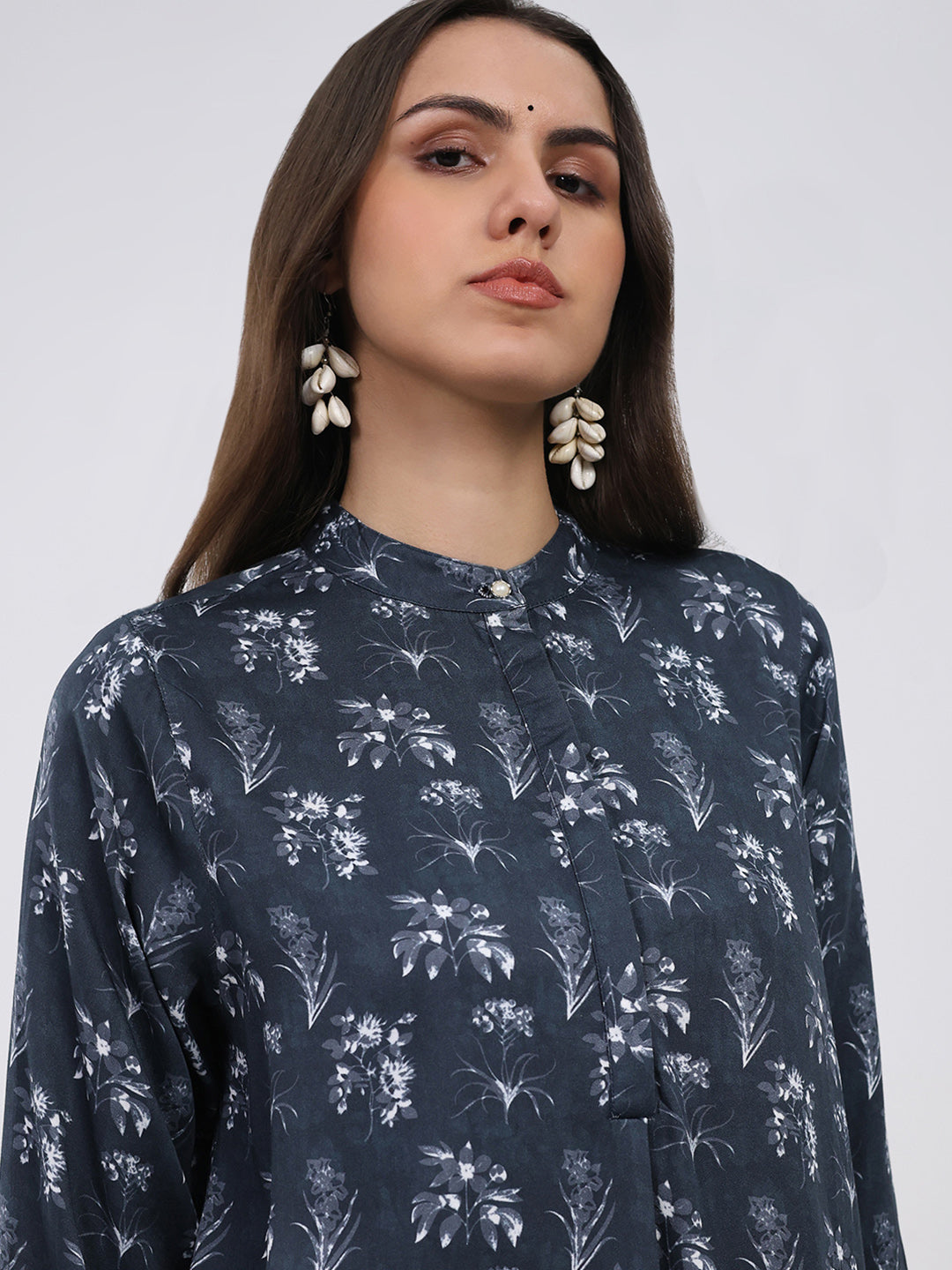 Women Grey Printed Round Neck 3/4th Sleeve Winter Kurti