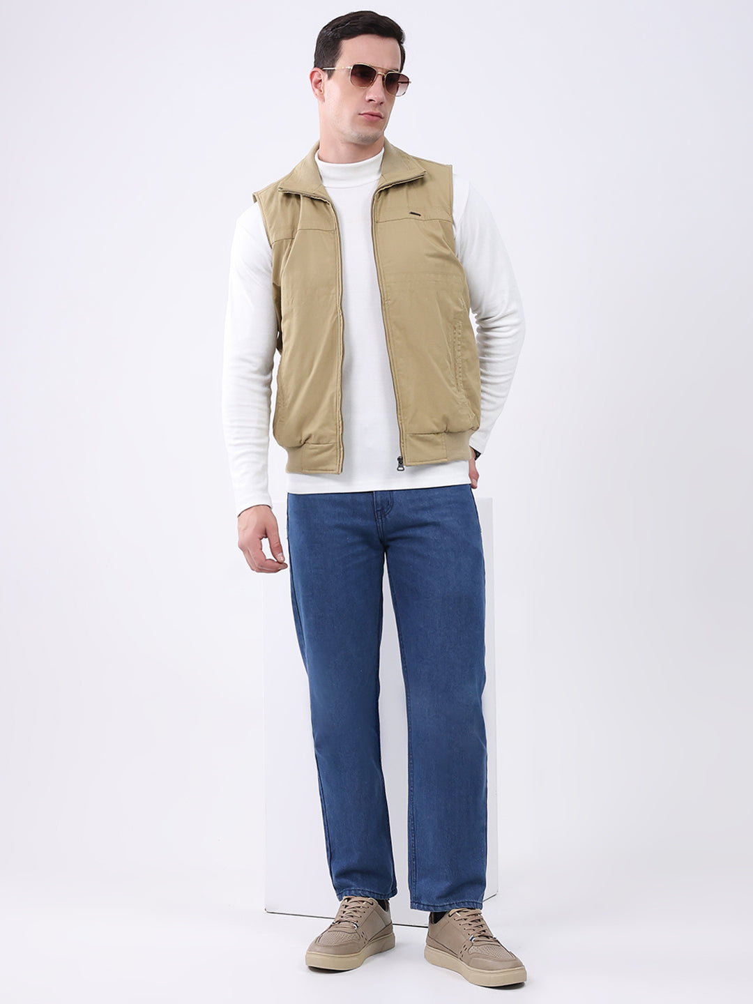 Men Khaki Solid Collar Sleeveless Jacket