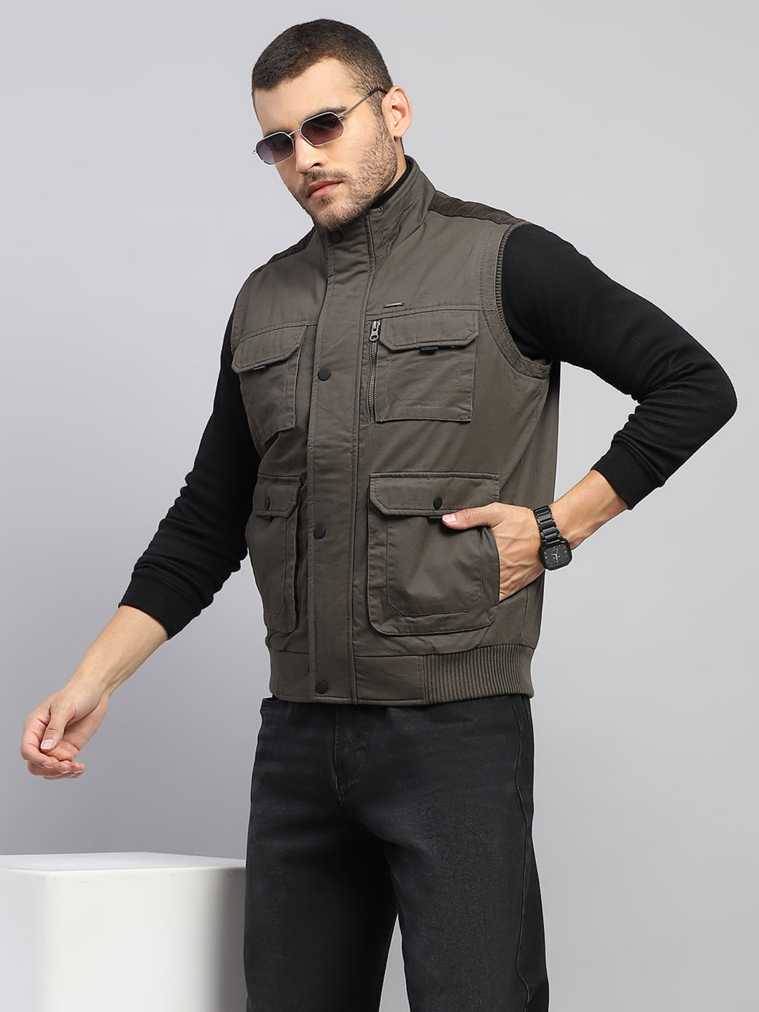 Men Olive Solid Collar Sleeveless Jacket
