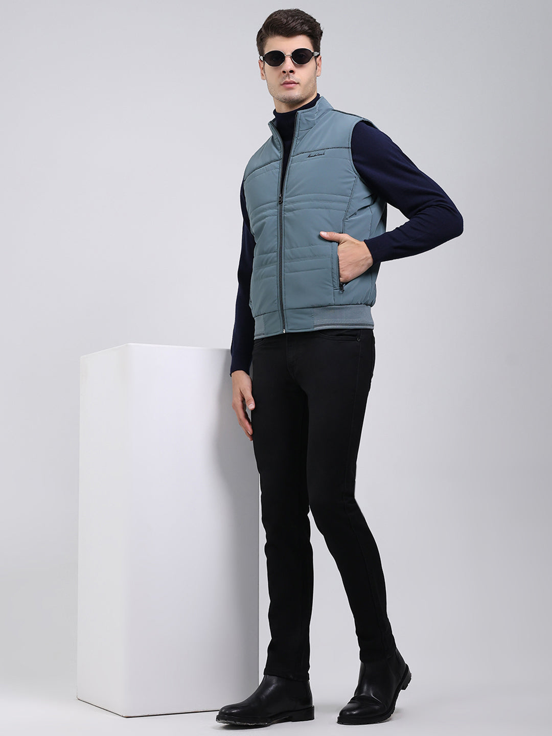 Men Grey Solid Mock Neck Sleeveless Jacket
