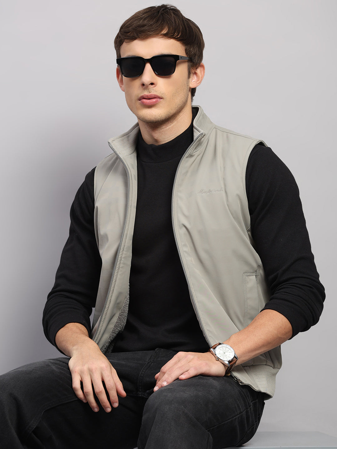 Men Light Grey Solid Collar Sleeveless Jacket