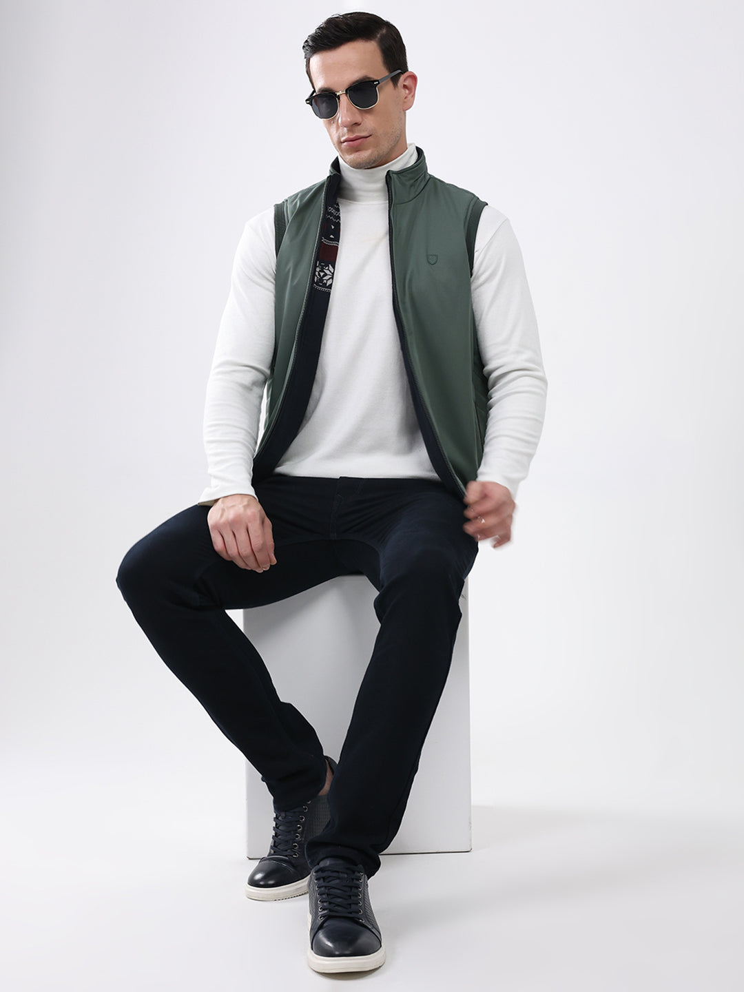 Men Green Solid Mock Neck Sleeveless Reversible Jacket