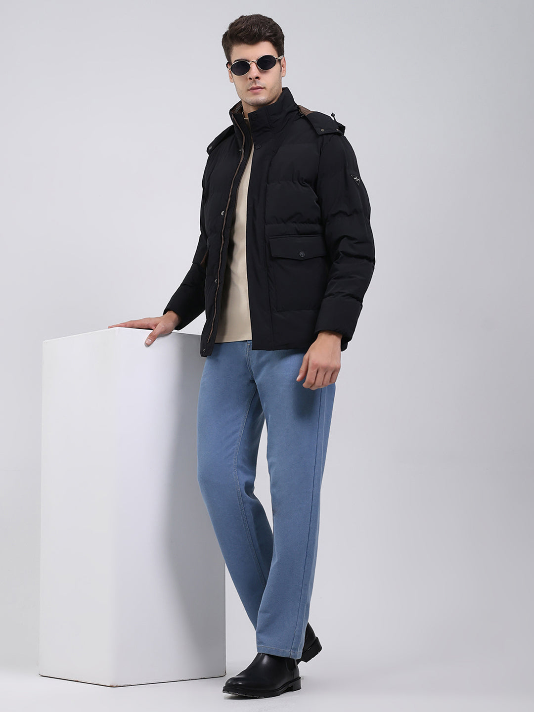 Men Black Solid Hooded Full Sleeve Jacket