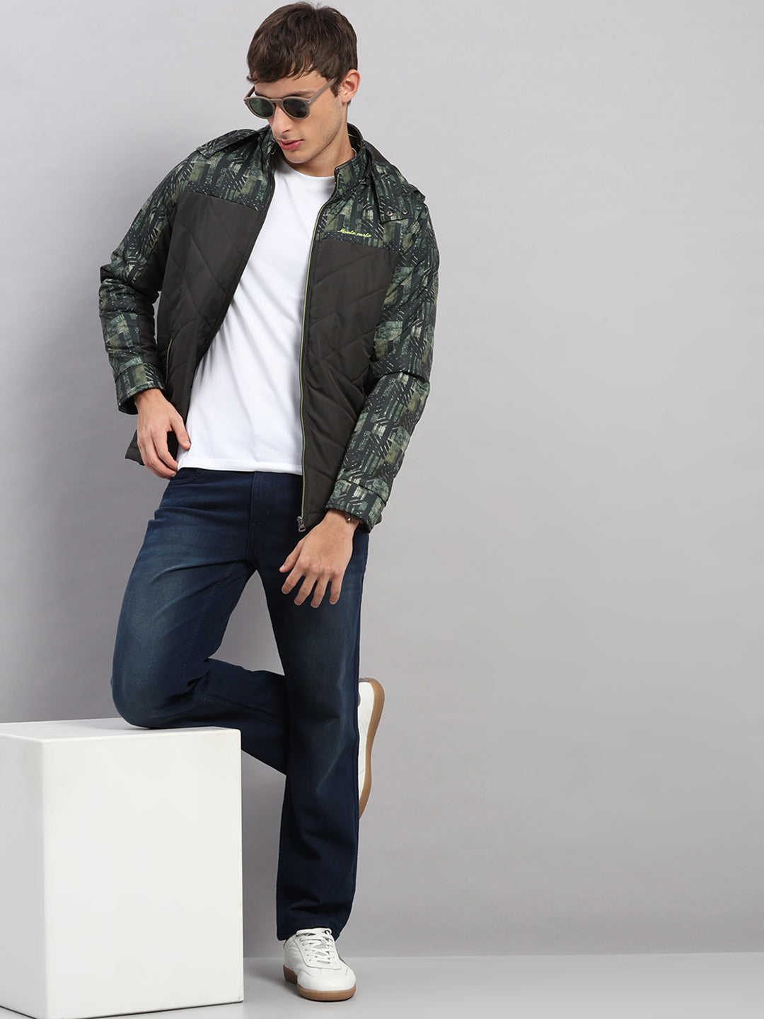 Men Olive Solid Hooded Full Sleeve Jacket