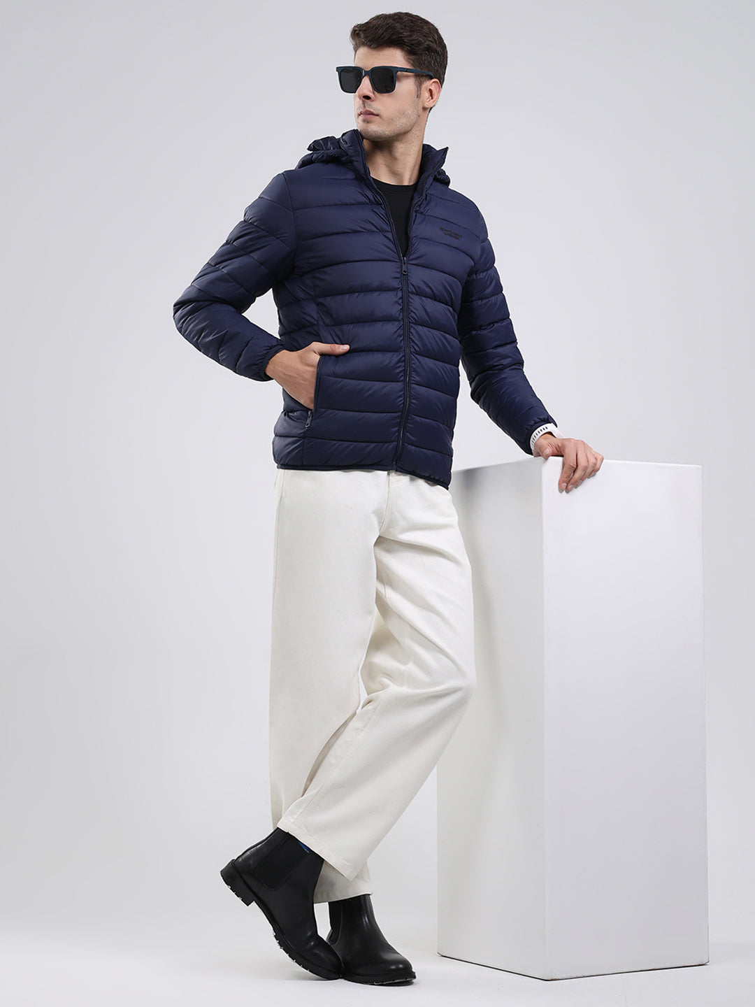 Men Navy Blue Solid Hooded Full Sleeve Heating Jacket