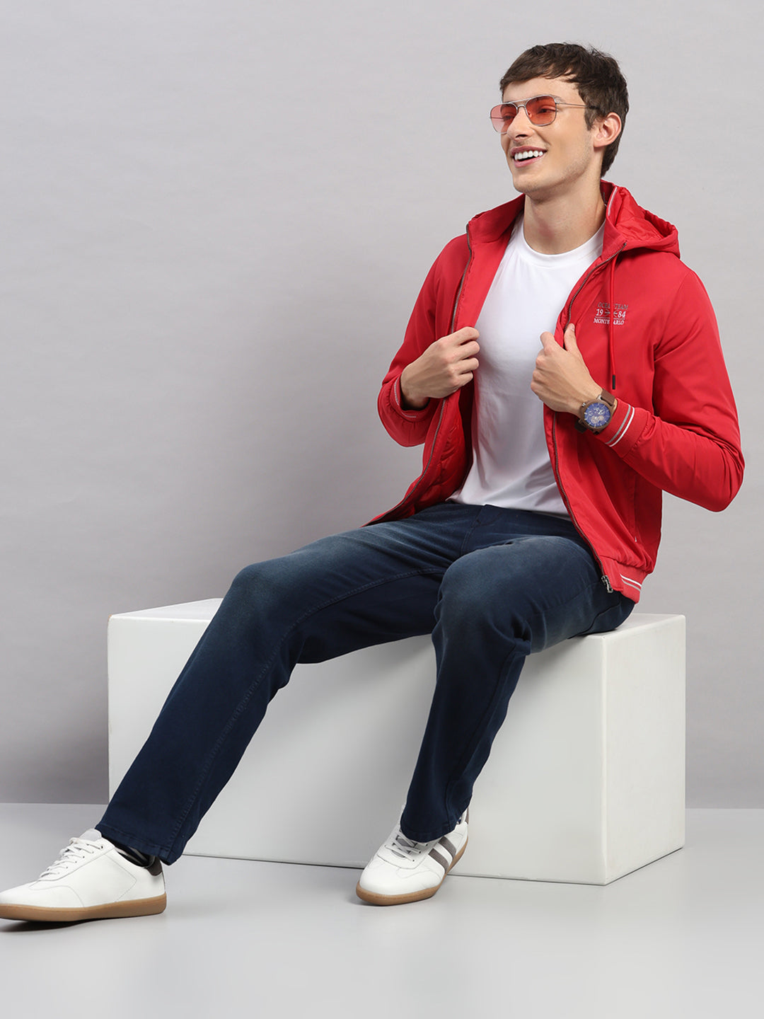 Men Red Solid Hooded Full Sleeve Jacket