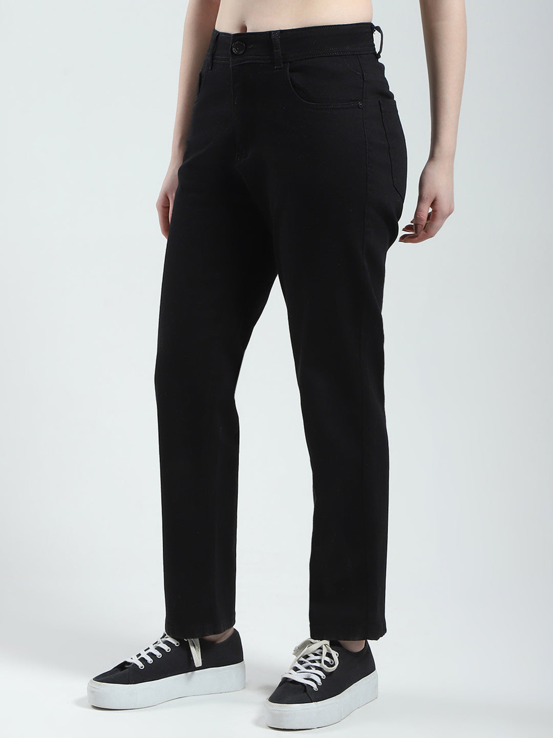 Women Black Solid Straight Fit Denim