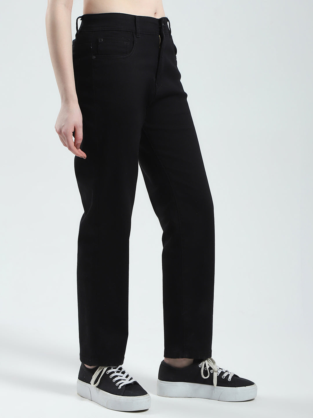 Women Black Solid Straight Fit Denim