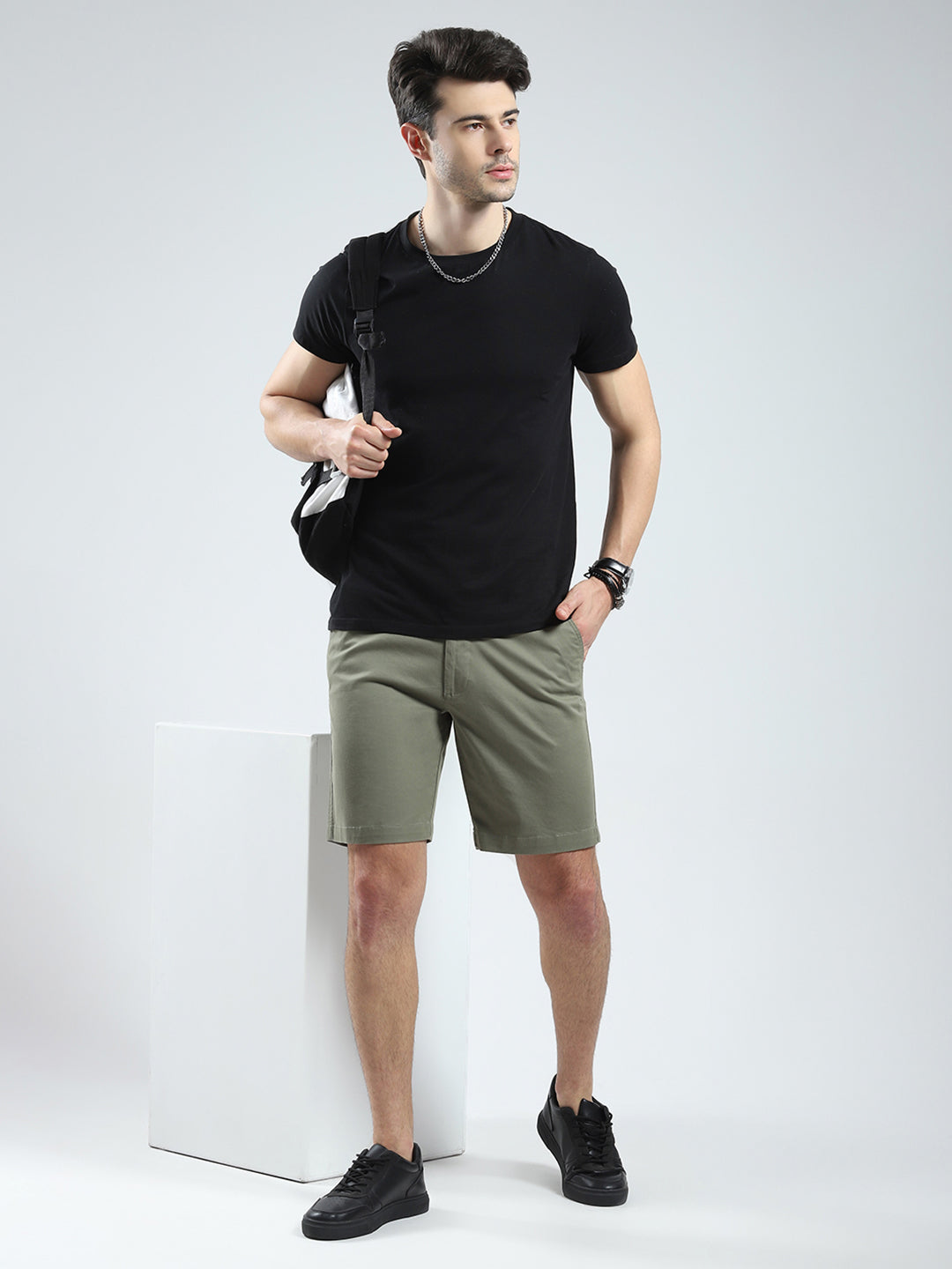 Men Olive Solid Regular Fit Short