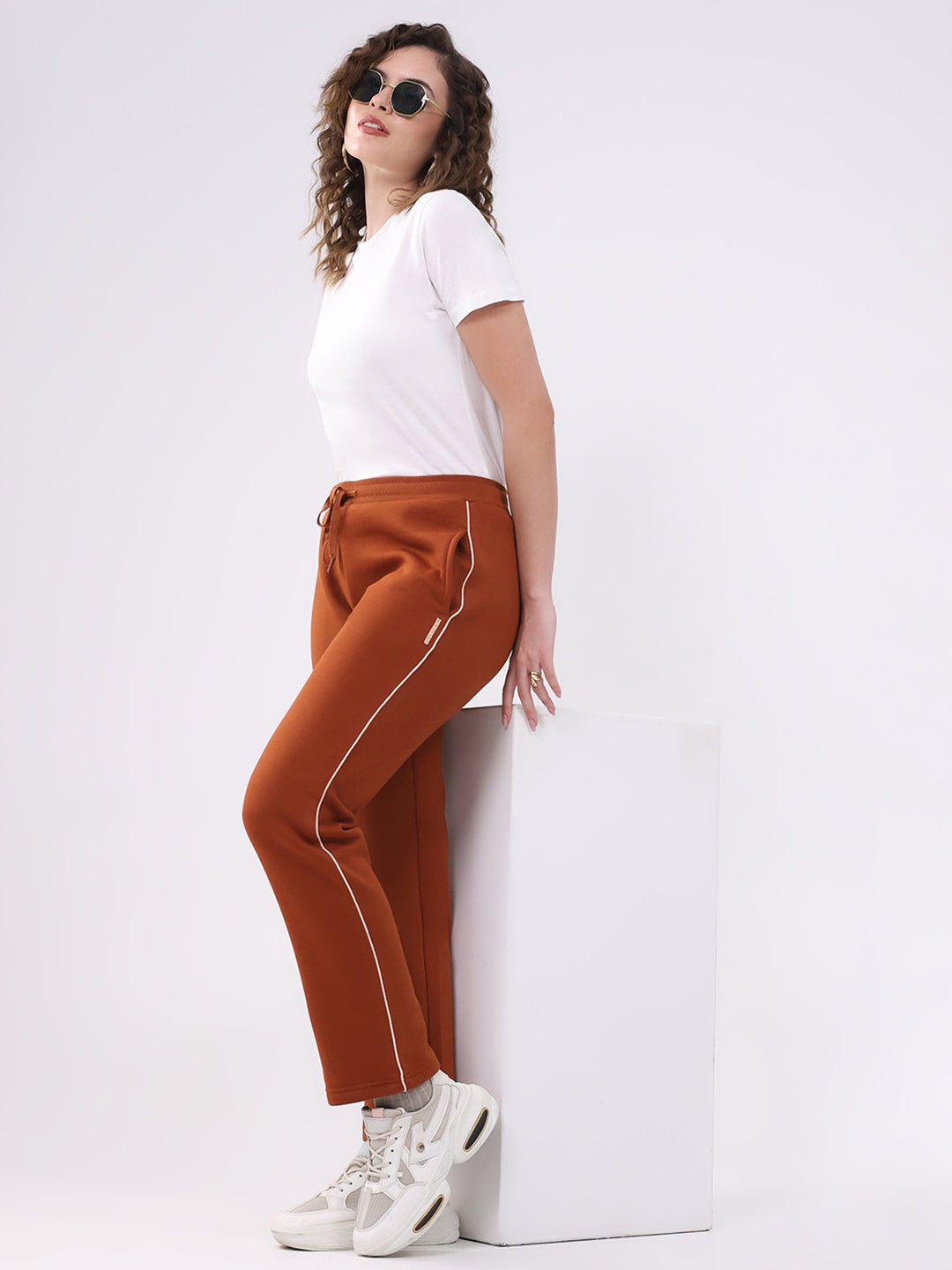 Women Brown Solid Regular Fit Winte Lower