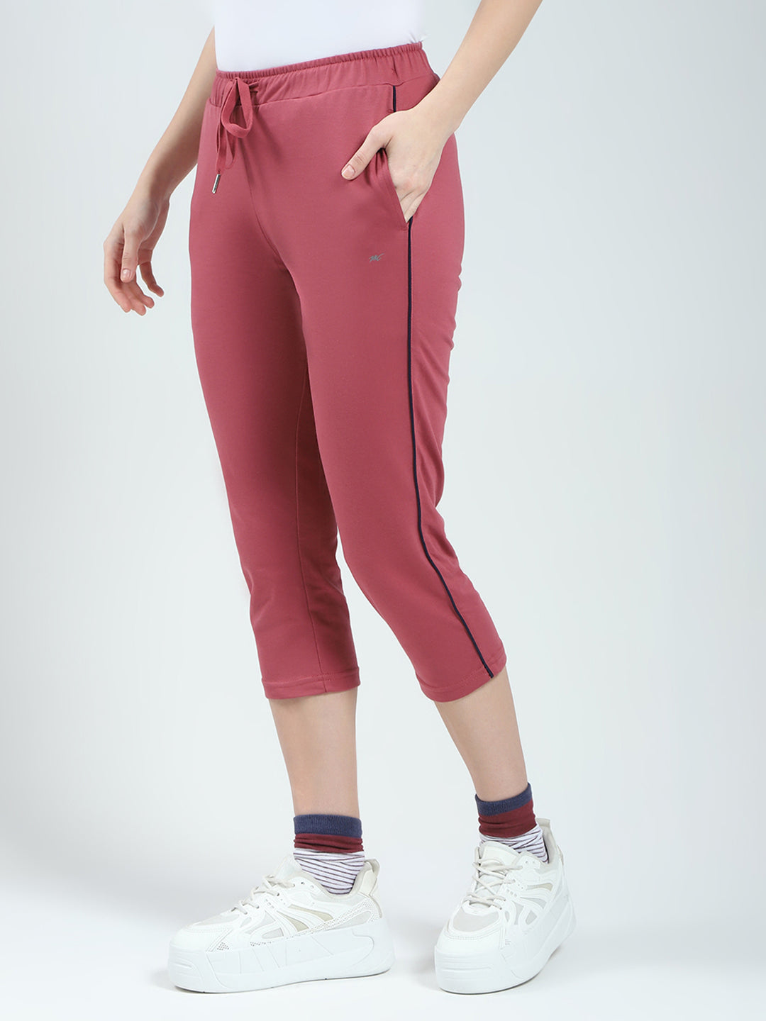 Women Pink Solid Regular Fit Capri