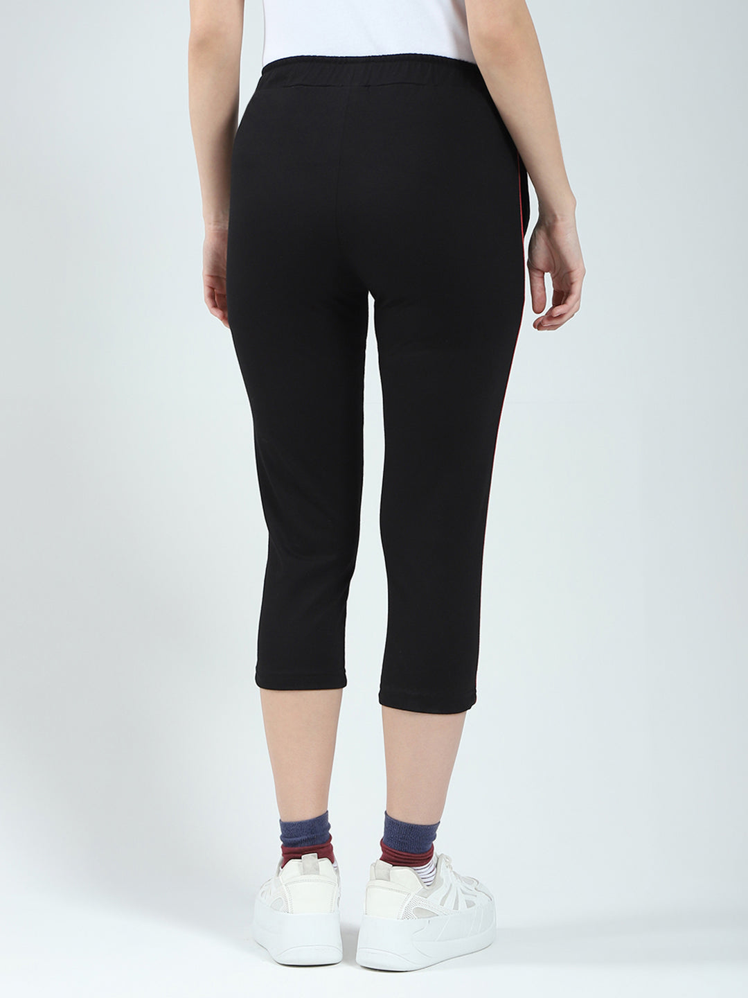 Women Black Solid Regular Fit Capri
